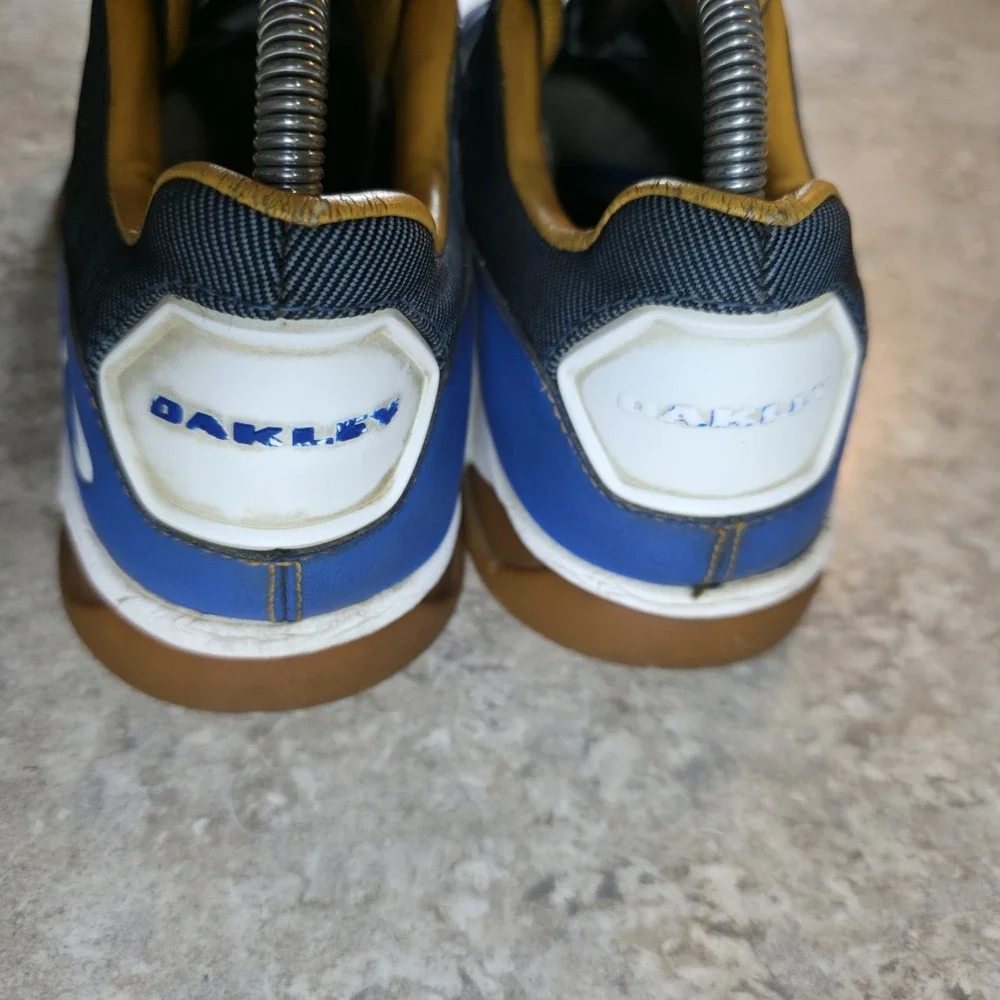 Oakley spikeless athletic